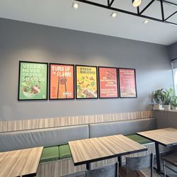 The Flame Broiler - Decor