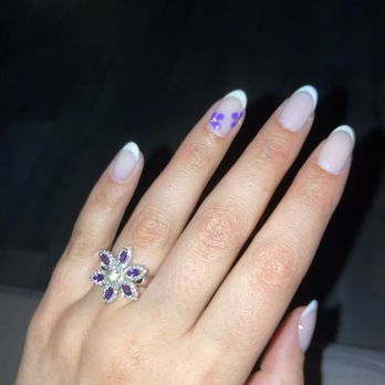 Hollywood Nail - Nail Salons Near Me - Morton Grove, Illinois