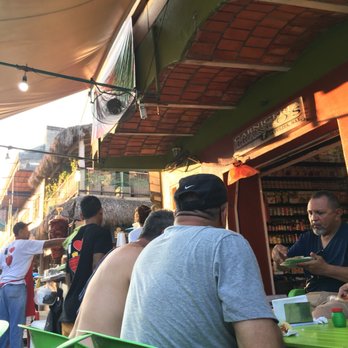 Tacos el Ivan - Patrons crushing tacos - Street Vendors Near Me - Sayulita, NAY Tacos el Ivan - Patrons crushing tacos - Street Vendors Near Me - Sayulita, NAY