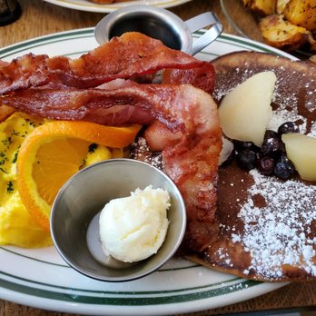 La Note - Gingerbread pancake, eggs, bacon - French Near Me - Berkeley, California