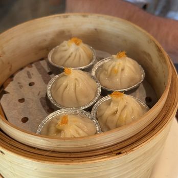 Bushi Bushi - D2. Soup Dumpling with Crab Meat. Very good! It had alot of soup within and great flavor! - Dim Sum Near Me - Dallas, Texas