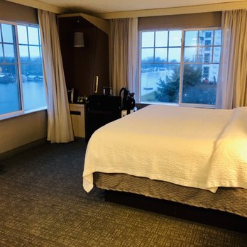 Courtyard by Marriott Portland North - My corner king room on the fourth floor. - Hotels Near Me - Portland, Oregon Courtyard by Marriott Portland North - My corner king room on the fourth floor. - Hotels Near Me - Portland, Oregon