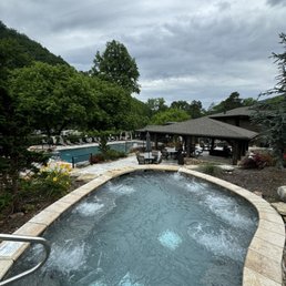 Jacuzzi overlooking the pool