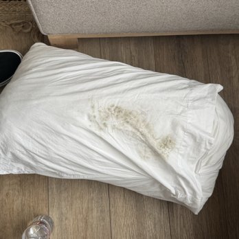 The Pearl Hotel - Pillowcase with black mold - San Diego, CA