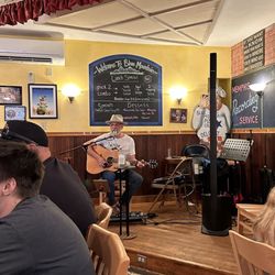 Blue Mountain Pizza - Live musical