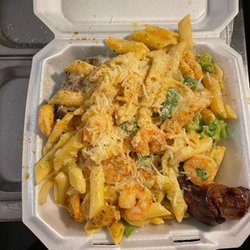 Stuff Turkey legs with pasta and shrimp