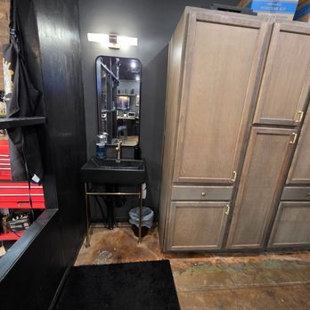 Fmo a Fine Grooming Den for Men: Ultimate Style & Confidence Boost