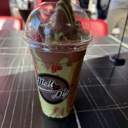 Dubai Chocolate Strawberries
