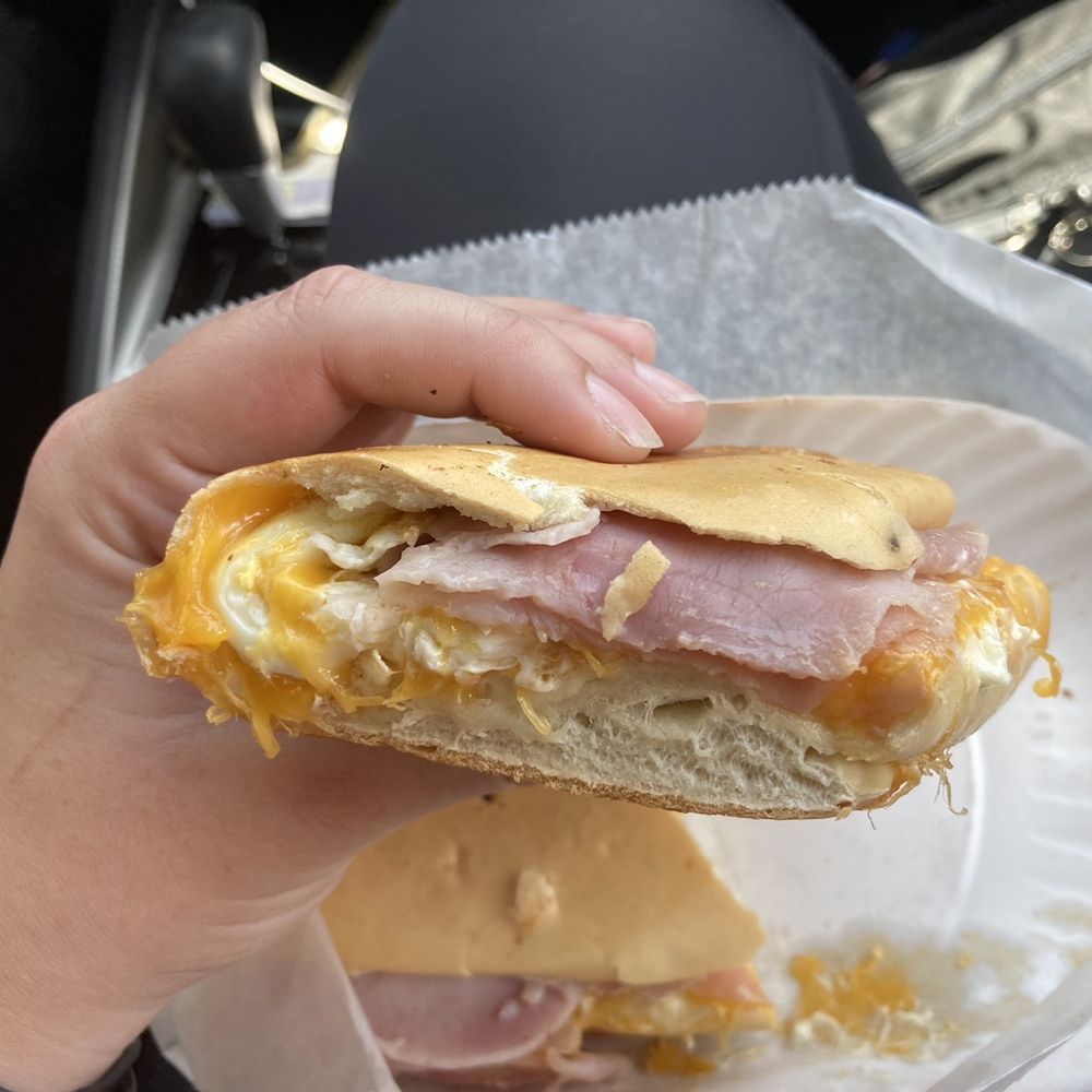 La Diferencia - Jamón, queso, y huevo sándwich - Caribbean Near Me - Luquillo, Puerto Rico La Diferencia - Jamón, queso, y huevo sándwich - Caribbean Near Me - Luquillo, Puerto Rico