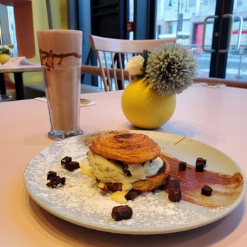 Demetres Downtown Markham - Desserts Near Me - Markham, Ontario
