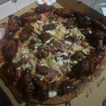 Pizza e Birra - The pizza with all the toppings, including the 14 wings around the edge of the pie. - Pizza Near Me - San Diego, California Pizza e Birra - The pizza with all the toppings, including the 14 wings around the edge of the pie. - Pizza Near Me - San Diego, California
