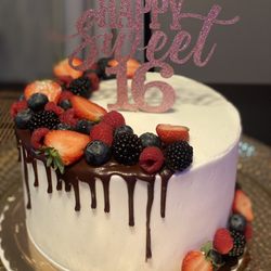 M & W Dutch American Bakery - Strawberry Shortcake with fresh berries and chocolate drizzle