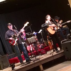 Cricket's Bar and Grill - Darlene and the Boys May 2018