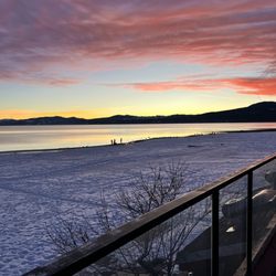 Crown Motel & Family Resort - Lake view from the deck