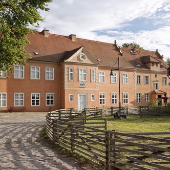 Domäne Dahlem - Herrenhaus auf dem Gutshof - Museums Near Me - Berlin, BE
