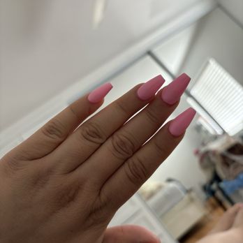 Long Lasting Nails - Left hand looks better - Nail Salons Near Me - Carson, California
