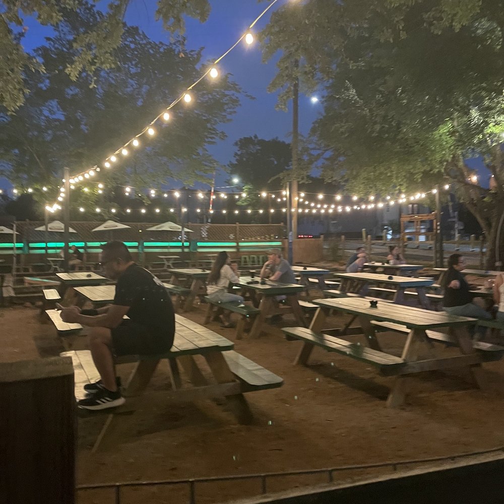 NettBar - Outdoor Patio Seating - Cocktail Bars Near Me - Houston, Texas