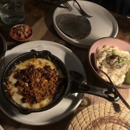 QUESO FUNDIDO CHORIZO LOS ESQUITES