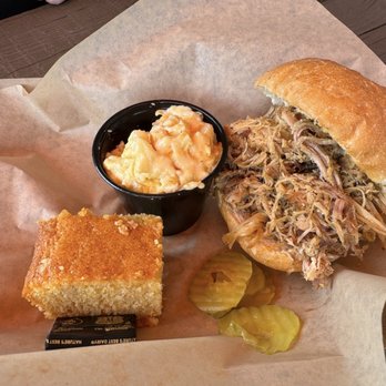 Stone Jug Barbeque - Pulled pork sandwich with Mac and cheese - Barbeque Near Me - Peru, Illinois