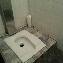 Oliver - Men and ladies share one bathroom.