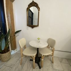 Cafe Con Leche Con Amor - Seating