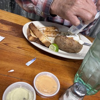 87 Restaurant - Mahi-mahi - American Near Me - Clayton, New Mexico