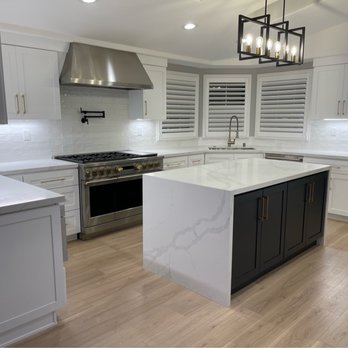 Modern Creations - Kitchen with waterfall island - General Contractors Near Me Modern Creations - Kitchen with waterfall island - General Contractors Near Me