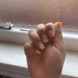 No chip mani with design.