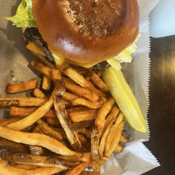 Blaney’s Wings & Grill - Cheeseburger Basket Lunch - Chicken Wings Near Me - Lexington, South Carolina