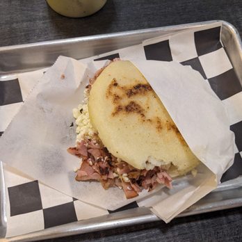Los Roques Arepas - Jambon y queso arepa (Venezuelan style) - Venezuelan Near Me - Wantagh, New York