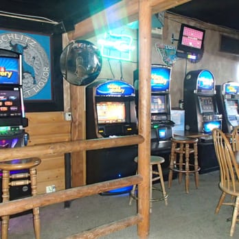Boondocks - a row of slot machines in a restaurant - American Near Me - Falls City, Oregon Boondocks - a row of slot machines in a restaurant - American Near Me - Falls City, Oregon