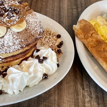 Bistro Cafe - Churro pancakes & tocineta y queso revuelto - Breakfast & Brunch Near Me - Miami, Florida Bistro Cafe - Churro pancakes & tocineta y queso revuelto - Breakfast & Brunch Near Me - Miami, Florida