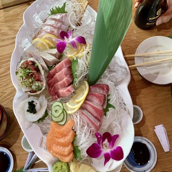 Yoshi Sushi - Sushi Bars Near Me - Los Altos, California