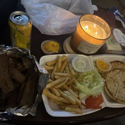 Chicago Munchies - Gyro Plate, made by Hassan. THIS IS HOW YOU GYRO