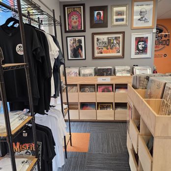 Un Mundo Raro Records - Vinyl Records Near Me - Irwindale, California Un Mundo Raro Records - Vinyl Records Near Me - Irwindale, California