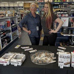 The Vitamin Shoppe - A pic I got to take with the amazing manager :)