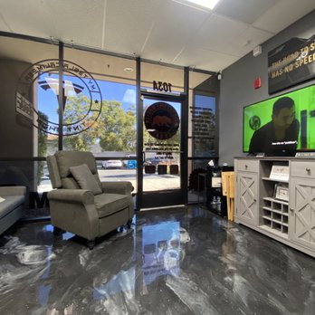 Cris The Tint Master - Waiting room - Car Window Tinting Near Me - Calimesa, California Cris The Tint Master - Waiting room - Car Window Tinting Near Me - Calimesa, California