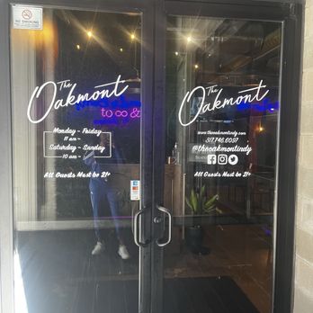 The Oakmont - Front entrance - American Near Me - Indianapolis, Indiana
