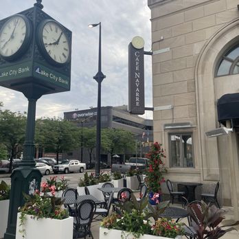 Cafe Navarre - Front of restaurant - Italian Near Me - South Bend, Indiana