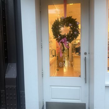 Georgetown Cupcake - Exit door - Bakeries Near Me - Bethesda, Maryland