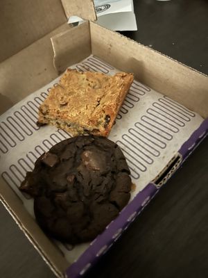 Insomnia Cookies by null