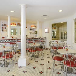 Arbor Oaks at Greenacres - Ice Cream Parlor