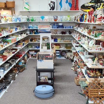 Pine Hills Antique Mall - Average booth. - Antiques Near Me - Reinholds, Pennsylvania Pine Hills Antique Mall - Average booth. - Antiques Near Me - Reinholds, Pennsylvania
