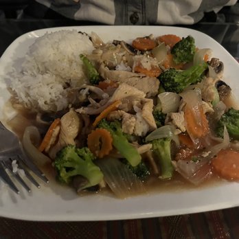 Little Thai Cafe - Chicken Pad Brocoli - Thai Near Me - Tarpon Springs, Florida Little Thai Cafe - Chicken Pad Brocoli - Thai Near Me - Tarpon Springs, Florida