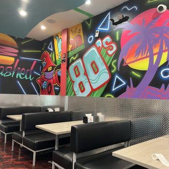 Smashed Burbank - Table and interior - Burgers Near Me - Burbank, California