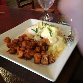 Aroma On Bryant - Eggs Benedict with crab - Italian Near Me - Buffalo, New York Aroma On Bryant - Eggs Benedict with crab - Italian Near Me - Buffalo, New York