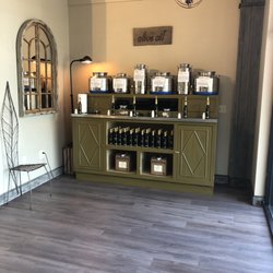 The Robust Olive - EVOO and agrumato/infused olive oil