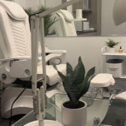 The Pink Door Nail Spa - An Exclusive Nail Spa with private one on one services. Providing The manicure experience you've been looking for!