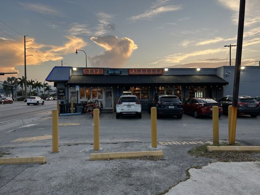 Airport Cafe & Liquors by null