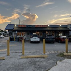 Airport Cafe & Liquors - Outside